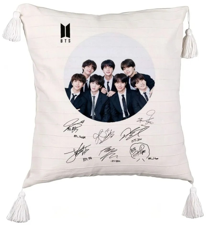 Perna Decorativa cu Franjuri BTS Army in Costum cu Semnaturi, 45x45 cm, Ecru, Cu fermoar