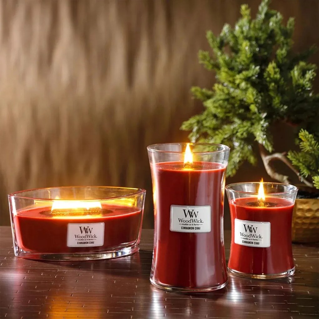 Lumânare parfumată WoodWick Cinnamon Chai, 453 g