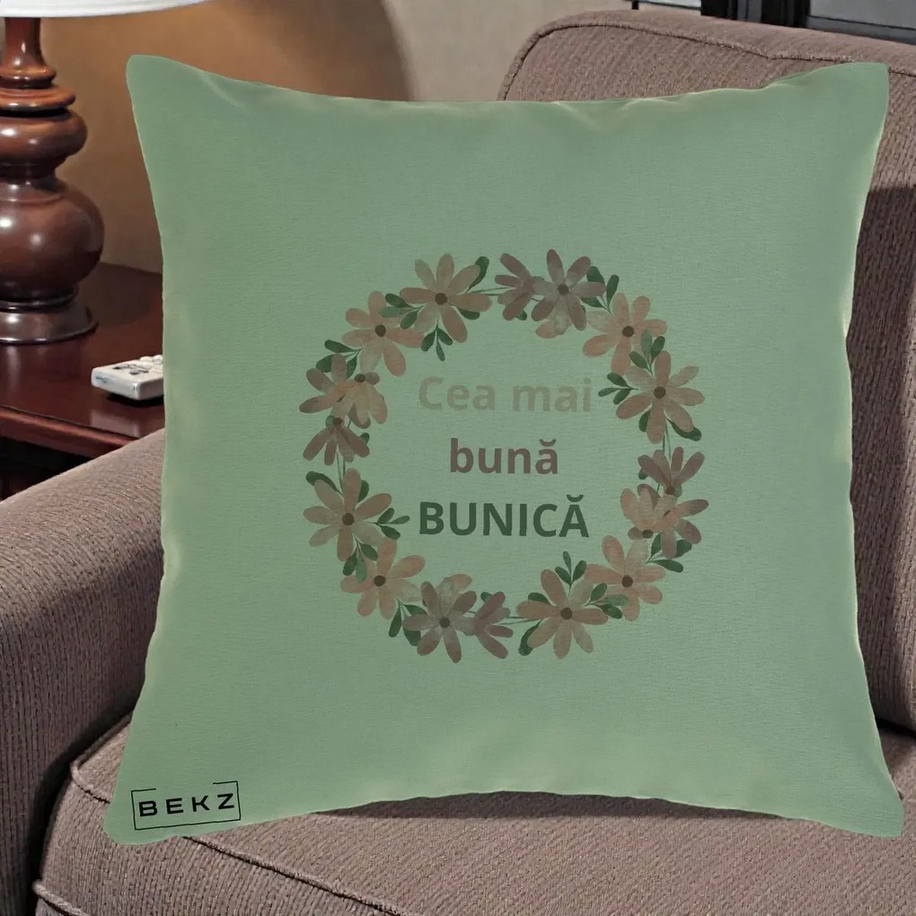 Cadou pentru Bunica - Perna Personalizata Cea Mai Buna Bunica Coronita Flori Roz, 40x40 cm, Verde, Husa Detasabila, Perna Inclusa, BEKZ®