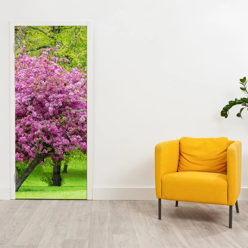 Fototapet pentru ușă - Copac înflorit în pajiște (95x205cm)