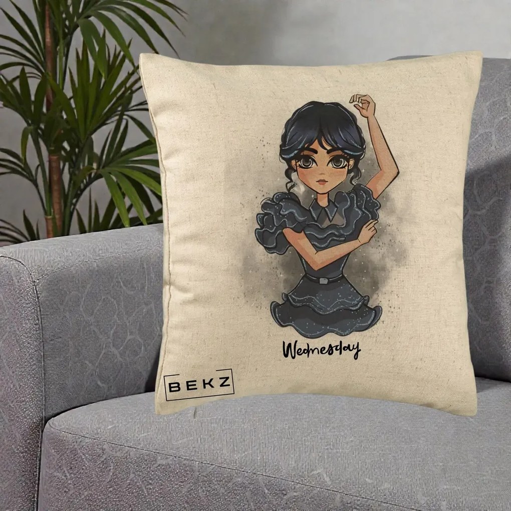 Perna Personalizata Wednesday Addams Dancing Queen, 40x40 cm, Bej, Husa Detasabila, Perna Inclusa, BEKZ®