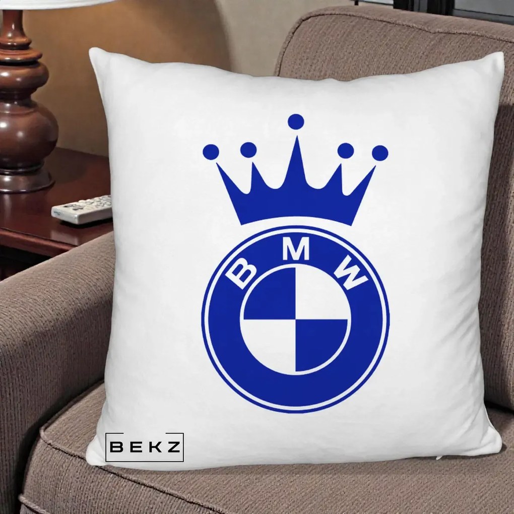 Perna Personalizata cu emblema BMW si Coroana, 40x40 cm, Alb Pufos, Husa Detasabila, Perna Inclusa, BEKZ®
