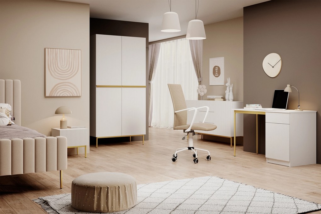 Comodă Nicole 150 cm cu sertare și fațadă canelată - alb mat / picioare aurii