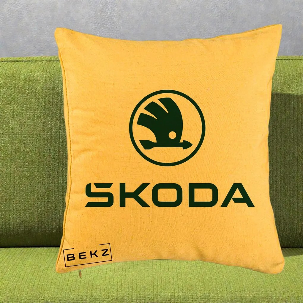 Perna Personalizata cu emblema Skoda, 40x40 cm, Galben, Husa Detasabila, Perna Inclusa, BEKZ®