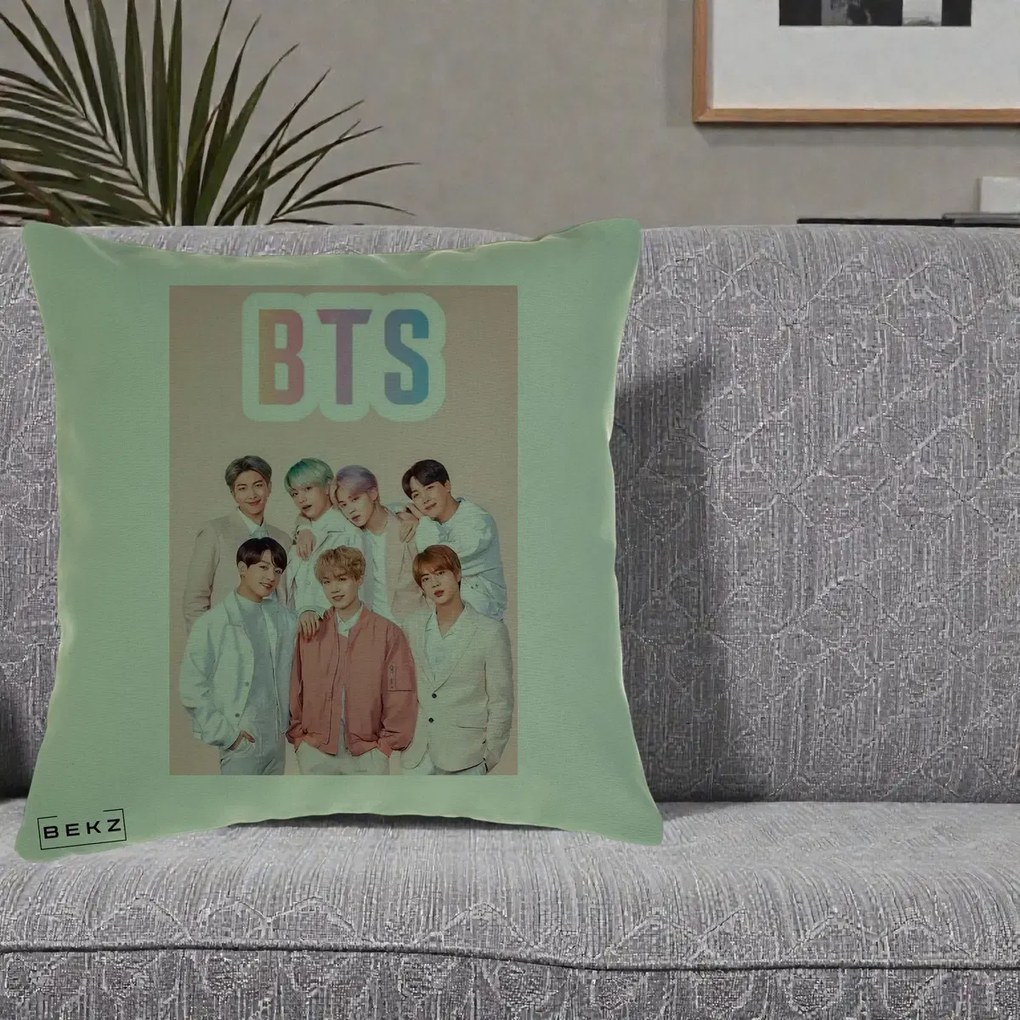 Perna Personalizata K-pop BTS Foto Grup cu BTS si Fond Roz Pastel, 40x40 cm, Verde, Husa Detasabila, Perna Inclusa, BEKZ®