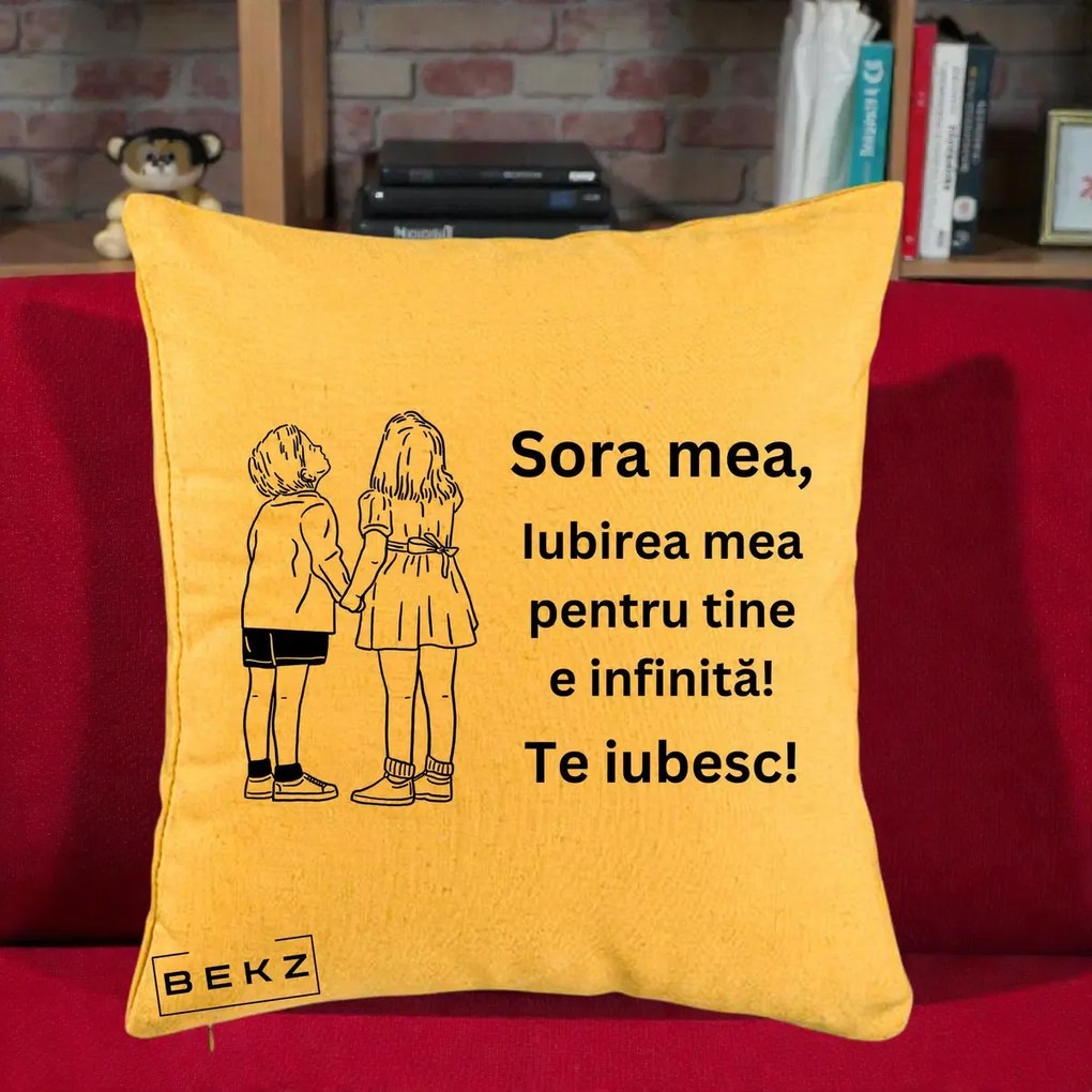Cadou pentru Sora - Perna Personalizata Sora Mea Te Iubesc Copii Tinand Maini Line Art, 40x40 cm, Galben, Husa Detasabila, Perna Inclusa, BEKZ®