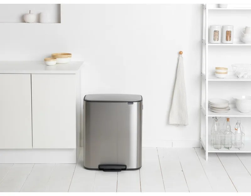 Cos de gunoi cu pedala Brabantia Bo Pedal 1003186, 60 L, Inchidere lina, Baza antiderapanta, Rezistent la amprente, Inox/Mat
