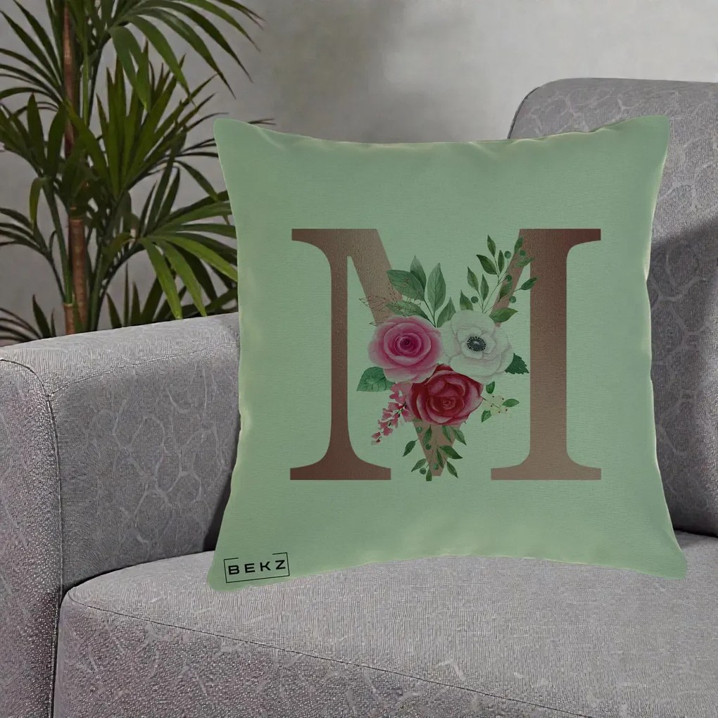 Cadou Personalizat - Perna Personalizata Monograma Rose Gold Litera M cu Trandafiri, 40x40 cm, Verde, Husa Detasabila, Perna Inclusa, BEKZ®