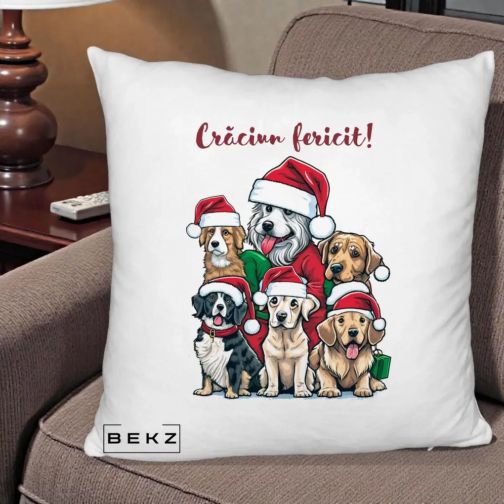 Perna Decorativa Caini cu Bonete Craciun Fericit, 40x40 cm, Alb Pufos, Husa Detasabila, Perna Inclusa, BEKZ®