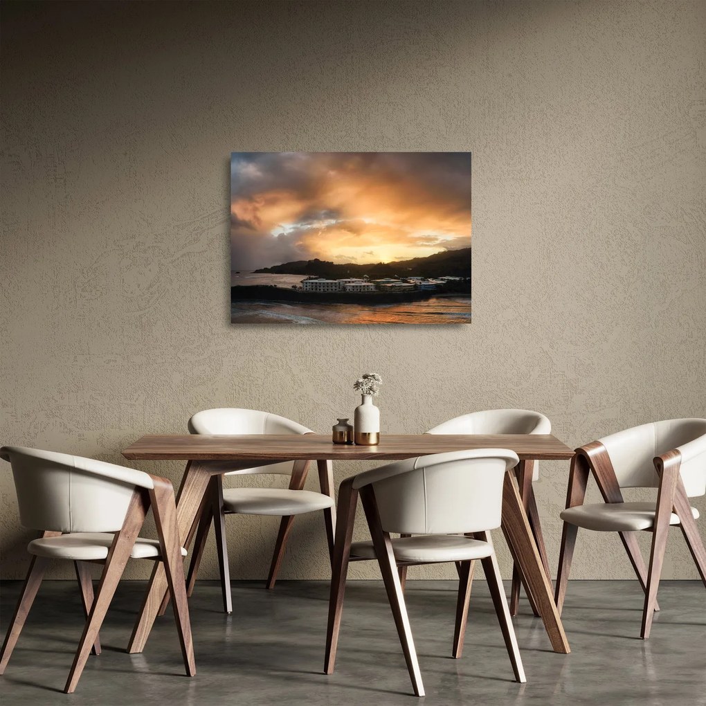 Tablou pe sticlă - plaja cu cerul întunecat (70x50 cm)