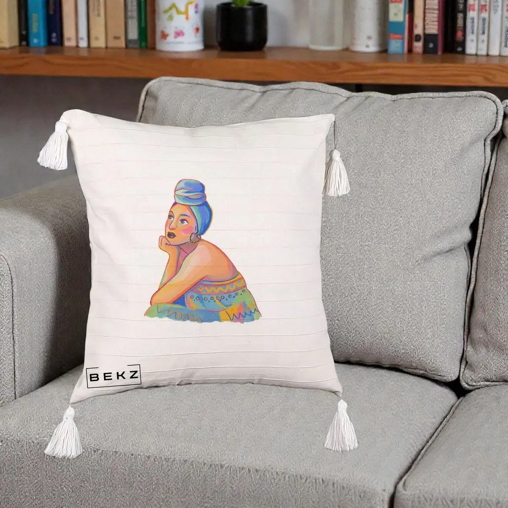 Perna Decorativa Portret Femeie Contemplativa, 40x40 cm, Bej cu Franjuri, Husa Detasabila, Perna Inclusa, BEKZ®