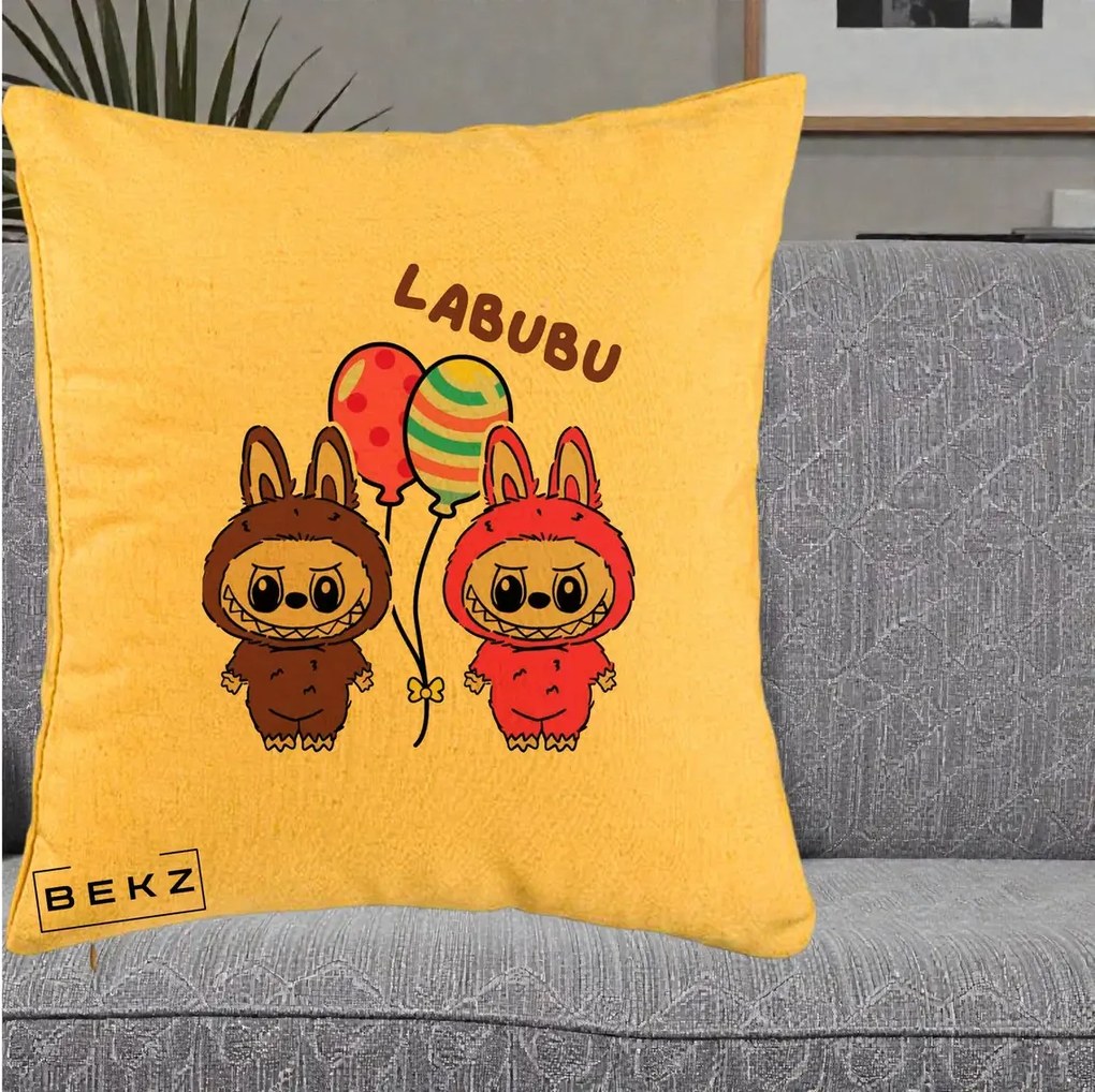 Perna Personalizata Labubu Cuplu cu Baloane, 40x40 cm, Galben, Husa Detasabila, Perna Inclusa, BEKZ®