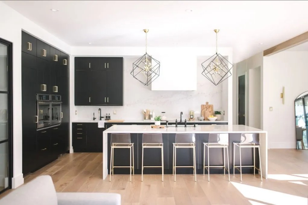 Lustra suspendata LUX design geometric ROUNDOUT alama antichizata, cu 12 surse de lumina