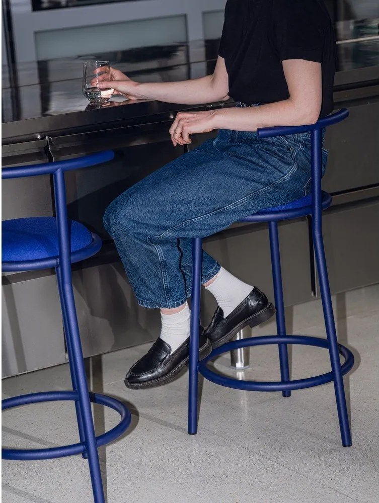 Scaun de bar albastru din metal (înălțime șezut 68 cm) Hogo – noo.ma