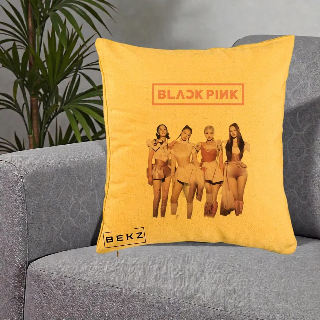 Perna Personalizata K-pop BLACKPINK Fotografie Grup Tinute Roz, 40x40 cm, Galben, Husa Detasabila, Perna Inclusa, BEKZ®