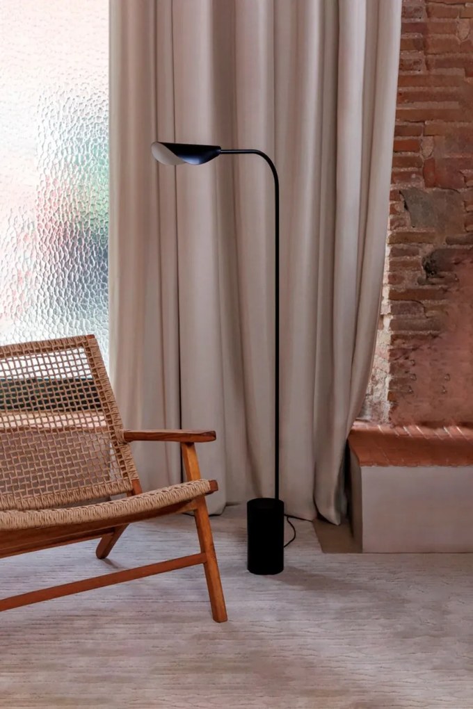 Lampadar, Lampa de podea LIGGERA