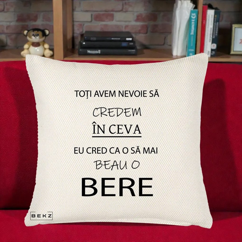 Perna Decorativa Eu Cred ca mai Beau o Bere, 40x40 cm, Crem Reliefat, Husa Detasabila, Perna Inclusa, BEKZ®