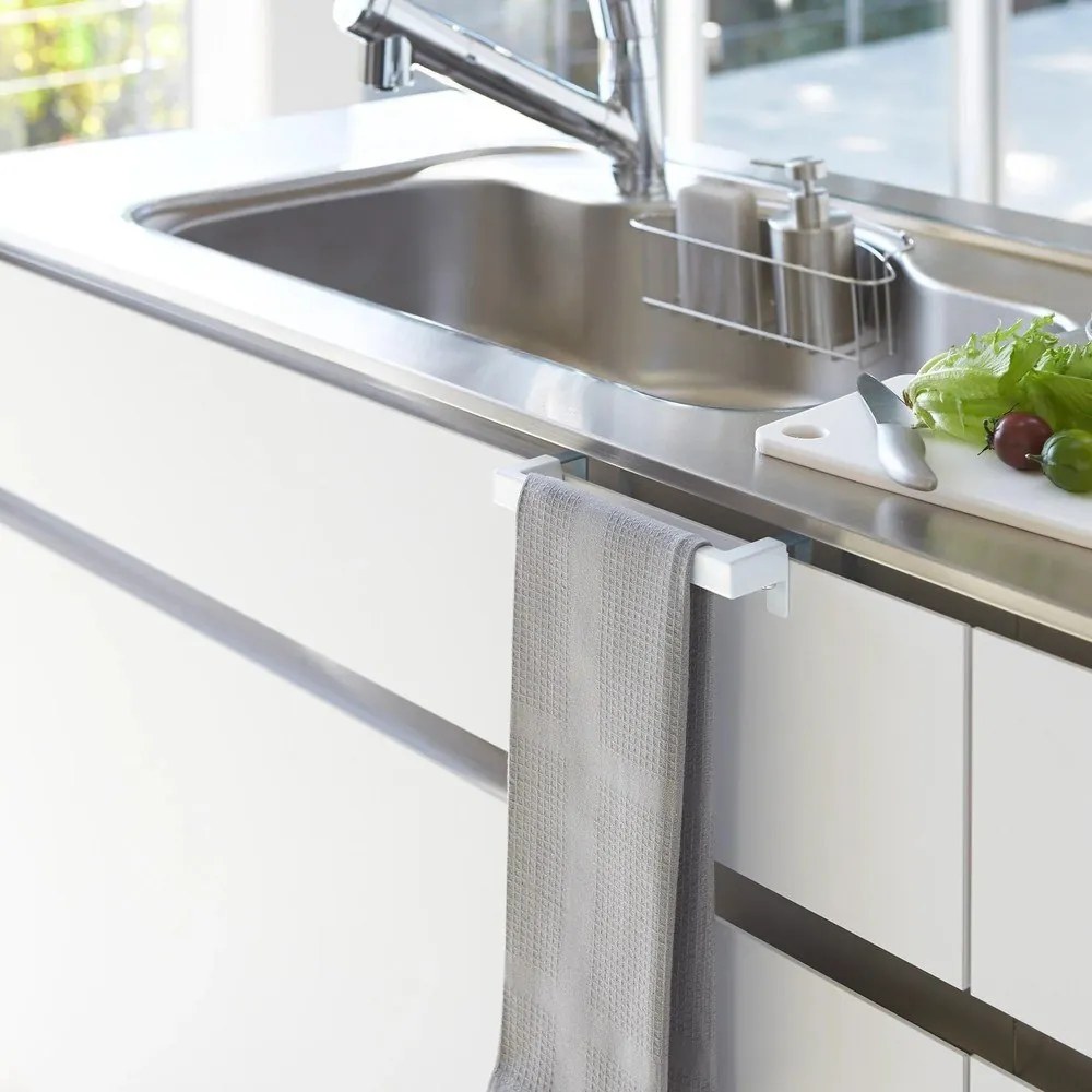 Suport pentru prosoape de bucătărie alb de agățat Tower – YAMAZAKI