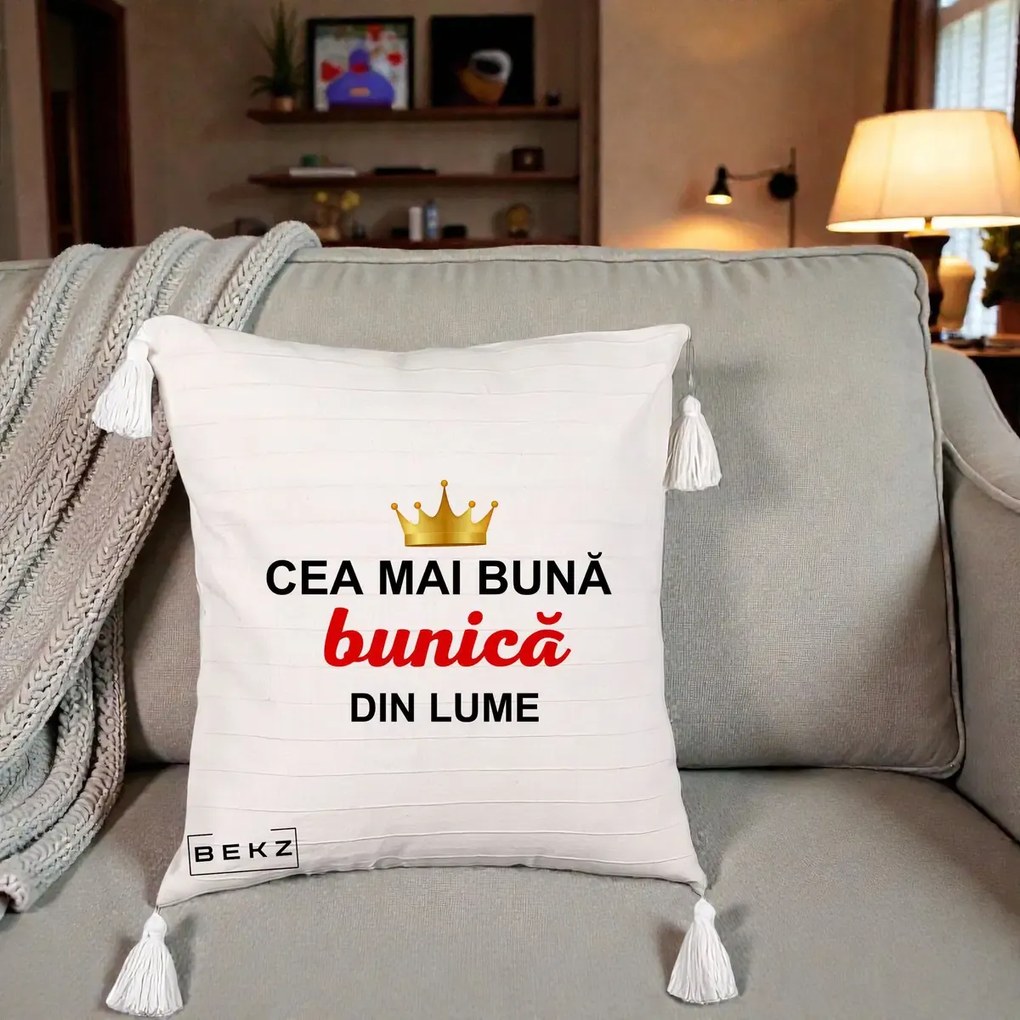 Cadou pentru Bunica - Perna Personalizata Cea Mai Buna Bunica Din Lume Coroana Aurie, 40x40 cm, Bej cu Franjuri, Husa Detasabila, Perna Inclusa, BEKZ®