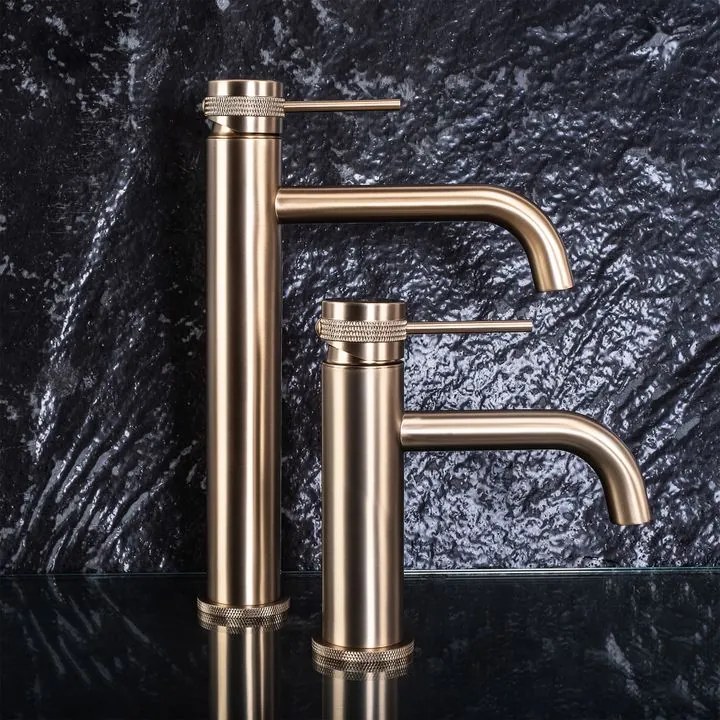 Baterie pentru baie Rea Lungo Grip auriu periat