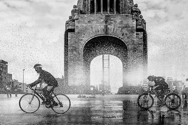 Fotografie Bicycle at Monumento de la revolucion, ©fitopardo