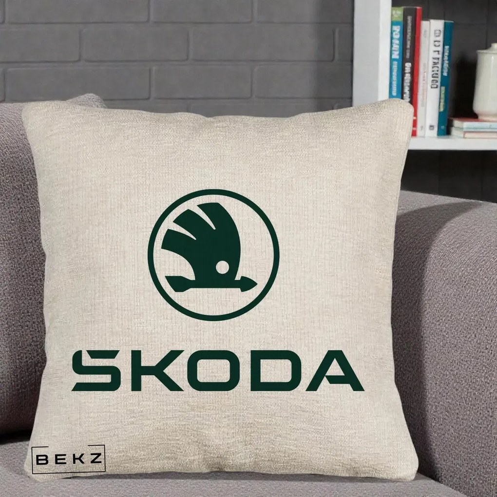 Perna Personalizata cu emblema Skoda, 40x40 cm, Bej Canapea, Husa Detasabila, Perna Inclusa, BEKZ®