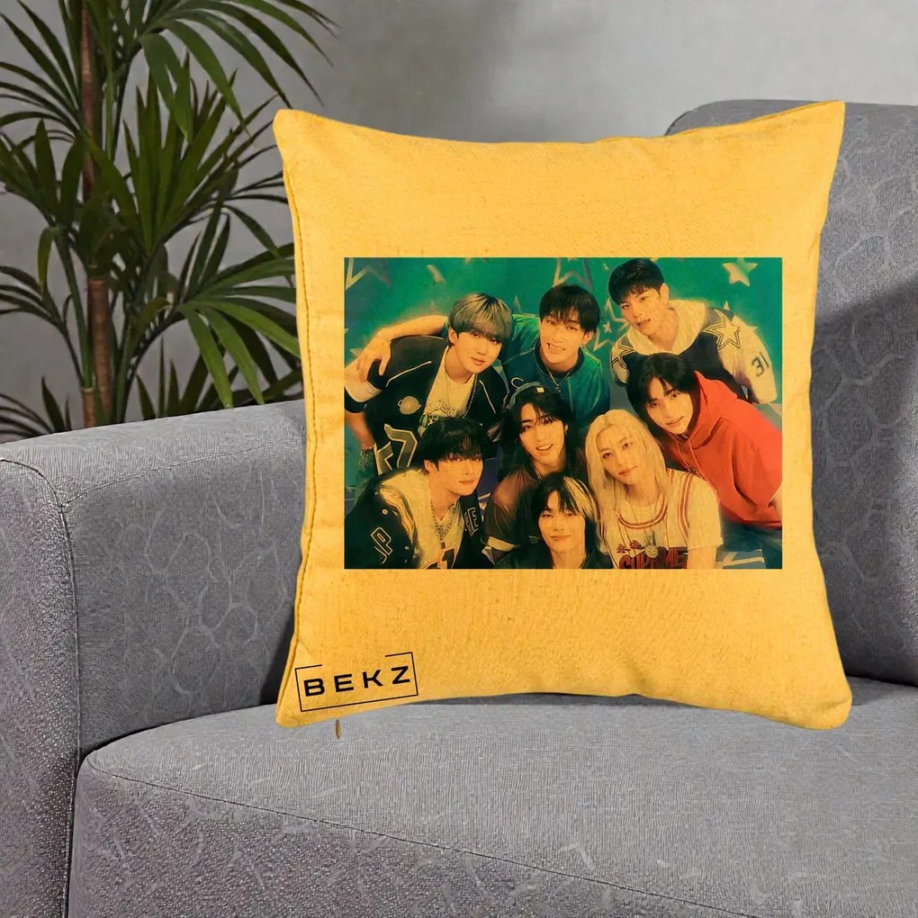 Perna Personalizata K-Pop Grup Foto Stele, 40x40 cm, Galben, Husa Detasabila, Perna Inclusa, BEKZ®