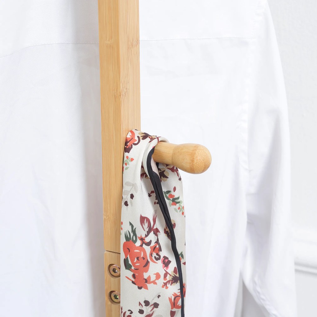 HOMCOM Cuier pe picior suport pentru haine, Vestiar din lemn cu 3 bare și 2 cârlige | Aosom Romania