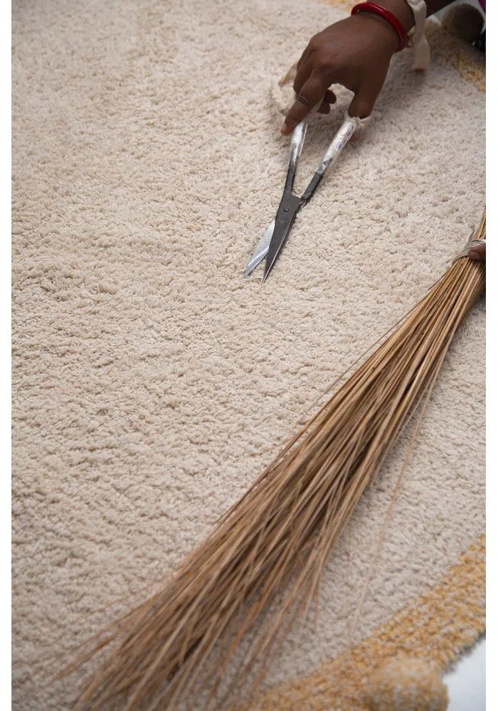 Covor pentru copii bej lavabil/țesut manual din bumbac ø120 cm Bubbly Honey – Lorena Canals