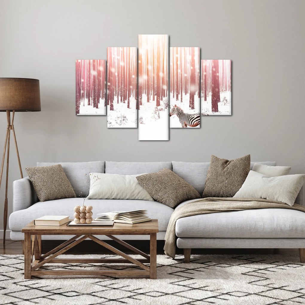 Tablou - Zebra în pădurea înzăpezită (150x105 cm)