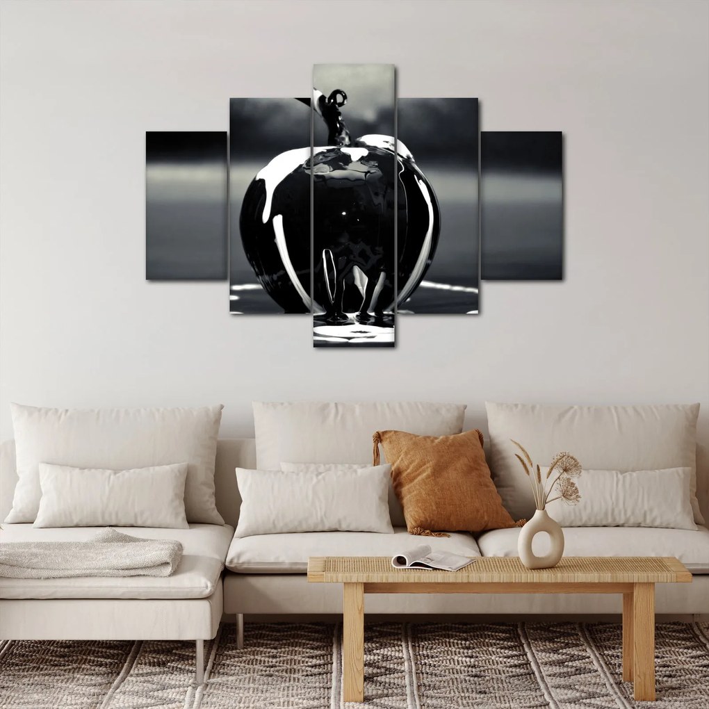 Tablou cu mărul negru (150x105 cm)