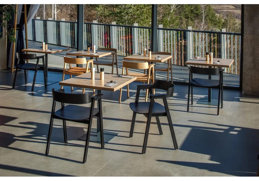 Scaun de dining negru cu cotiere din lemn de stejar Flip – Gazzda