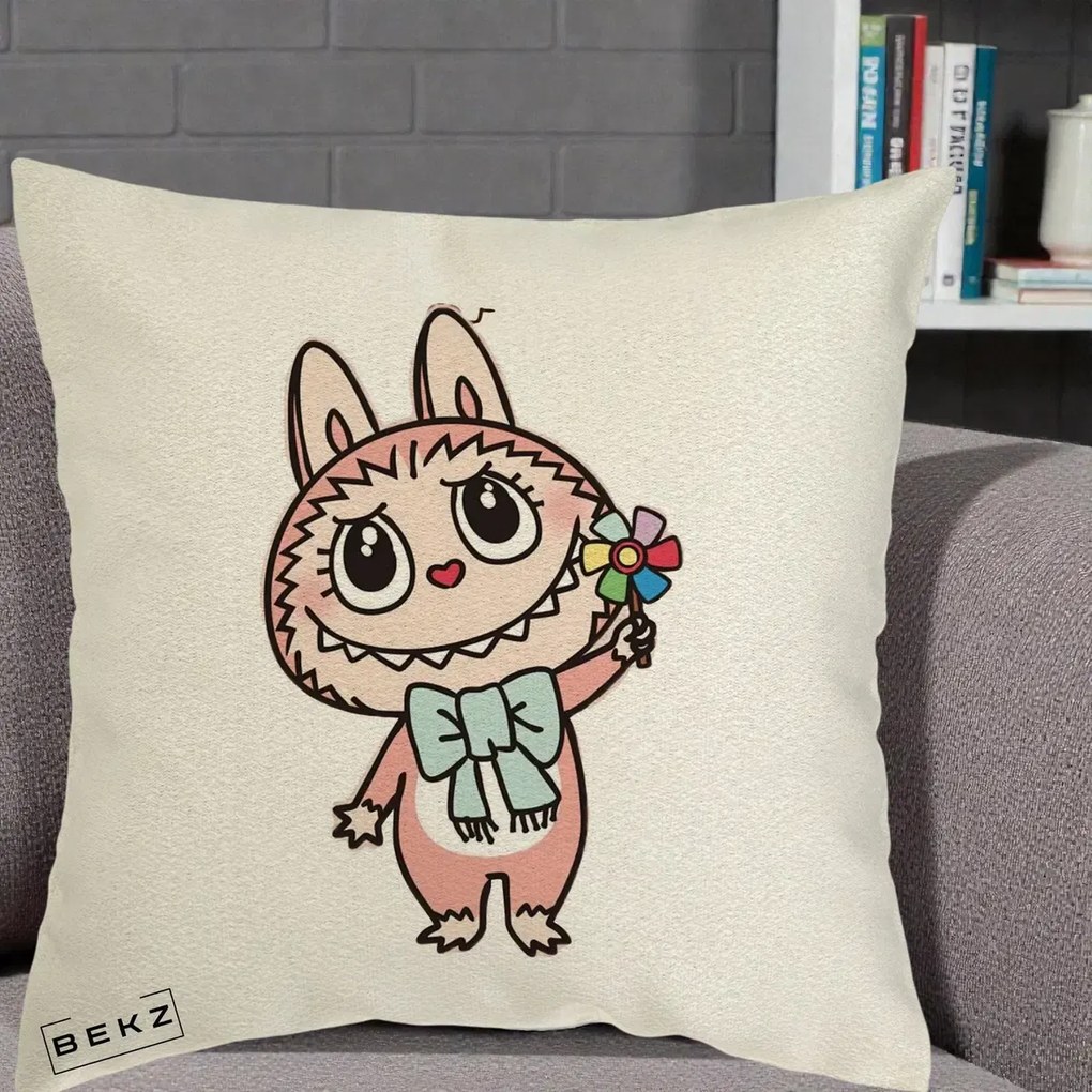 Perna Personalizata Labubu Roz cu Morisca, 40x40 cm, Ecru, Husa Detasabila, Perna Inclusa, BEKZ®