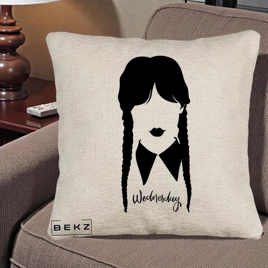 Perna Personalizata Wednesday Addams Silueta Alb-Negru, 40x40 cm, Bej Canapea, Husa Detasabila, Perna Inclusa, BEKZ®
