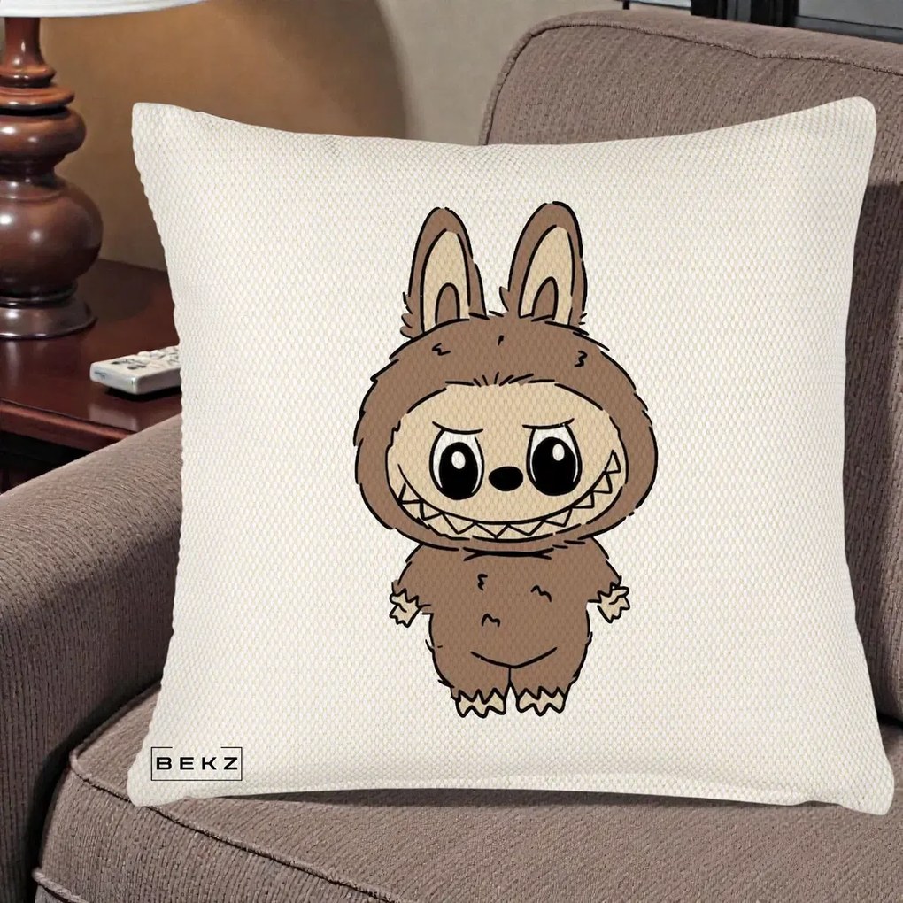 Perna Personalizata Labubu Maro Natural Solo, 40x40 cm, Crem Reliefat, Husa Detasabila, Perna Inclusa, BEKZ®