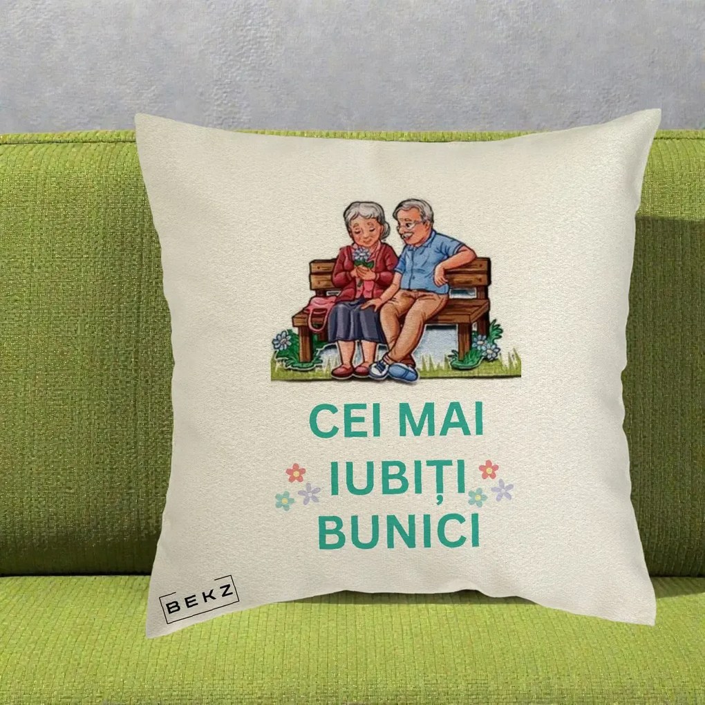 Cadou pentru Bunici - Perna Personalizata Cei Mai Iubiti Bunici Cuplu pe Banca Ilustratie, 40x40 cm, Ecru, Husa Detasabila, Perna Inclusa, BEKZ®