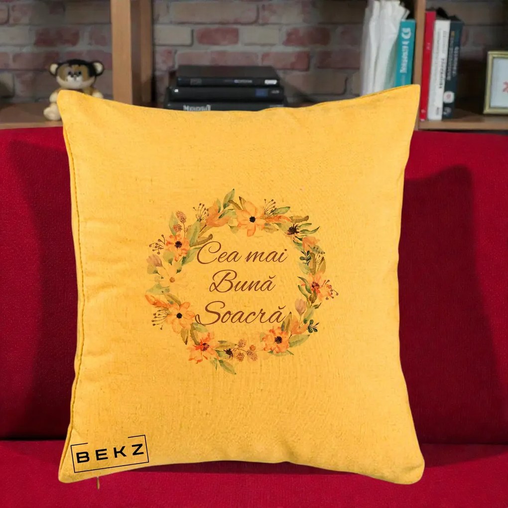 Cadou pentru Soacra - Perna Personalizata Cea mai Buna Soacra cu Coronita Flori Boho Pastel, 40x40 cm, Galben, Husa Detasabila, Perna Inclusa, BEKZ®
