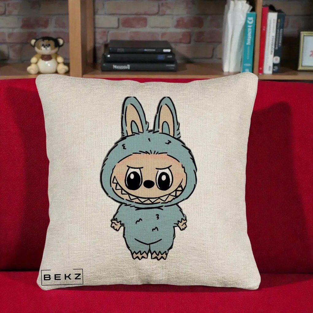 Perna Personalizata Labubu Albastru-Gri Solo, 40x40 cm, Bej Canapea, Husa Detasabila, Perna Inclusa, BEKZ®