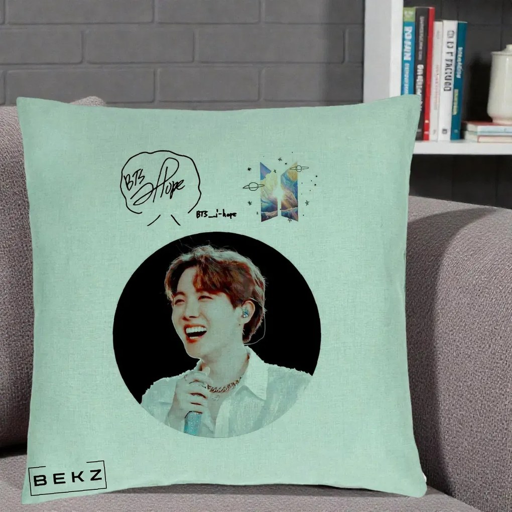 Perna Personalizata K-pop BTS J-Hope Portret cu Autograf, 40x40 cm, Verde Menta, Husa Detasabila, Perna Inclusa, BEKZ®