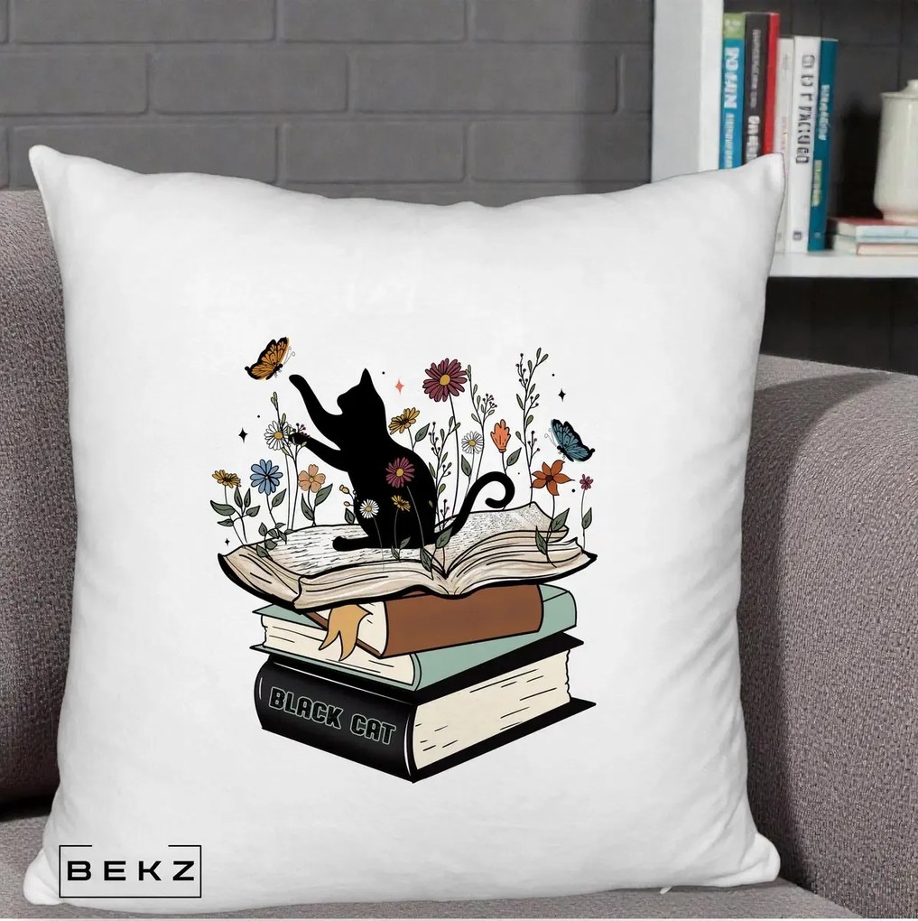 Perna Personalizata Pisica Neagra Carti Flori Fluturi, 40x40 cm, Alb Pufos, Husa Detasabila, Perna Inclusa, BEKZ®