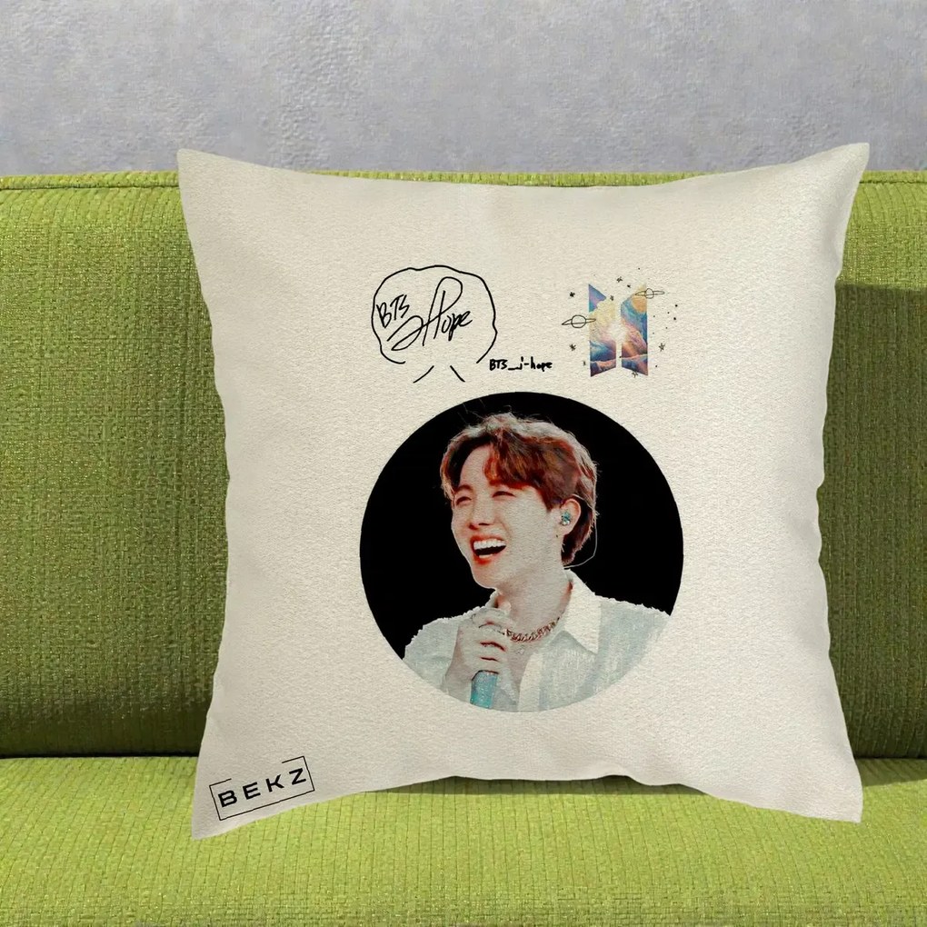 Perna Personalizata K-pop BTS J-Hope Portret cu Autograf, 40x40 cm, Ecru, Husa Detasabila, Perna Inclusa, BEKZ®