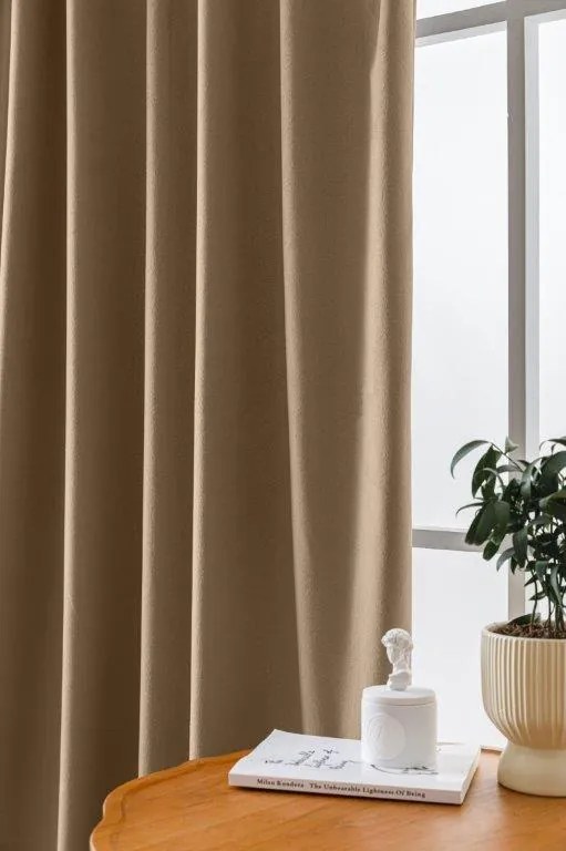 Draperie opaca maro deschis VELVET 135x250 cm Agățat: Rejansa