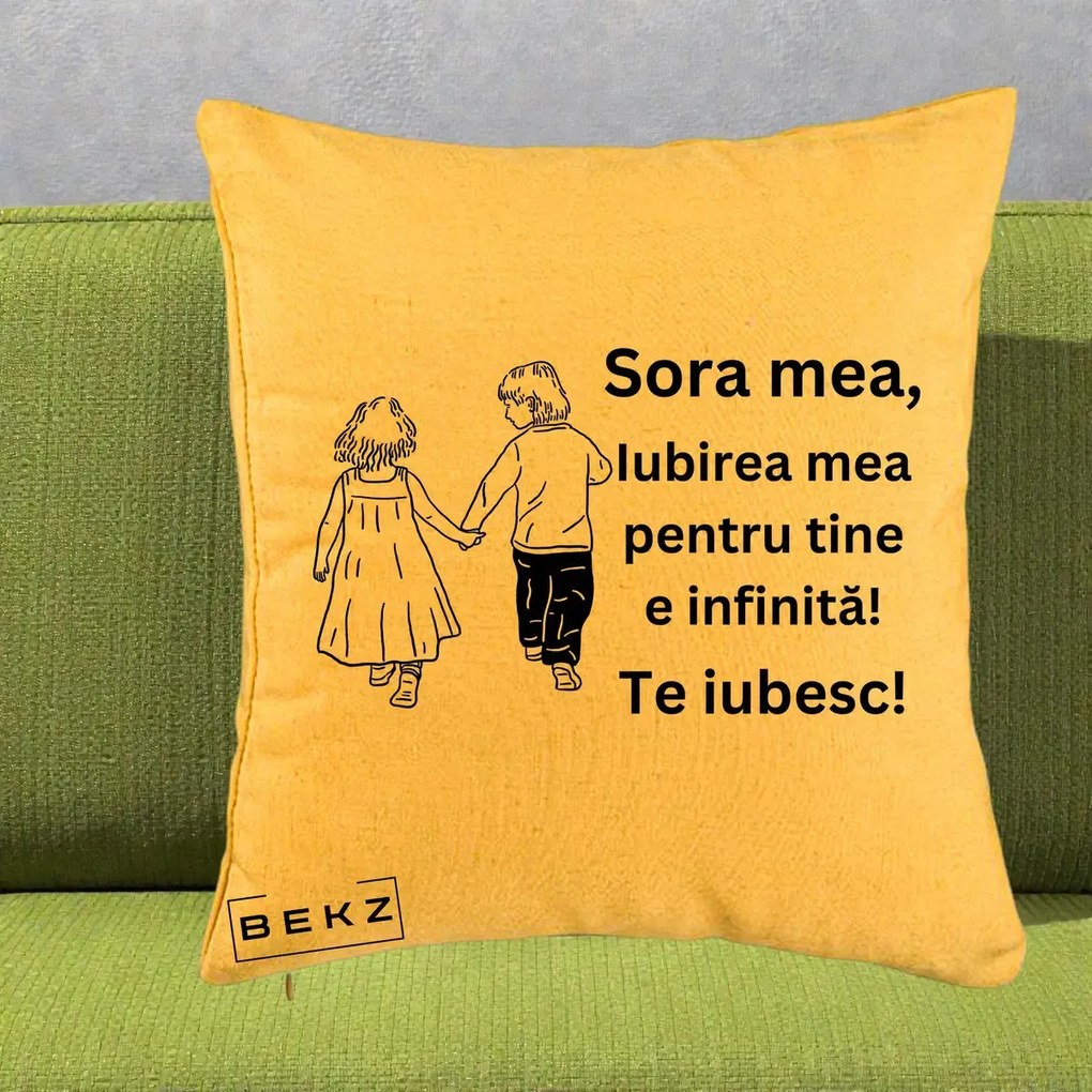 Cadou pentru Sora - Perna Personalizata Sora Mea Te Iubesc Copii Tinand Maini din Spate, 40x40 cm, Galben, Husa Detasabila, Perna Inclusa, BEKZ®