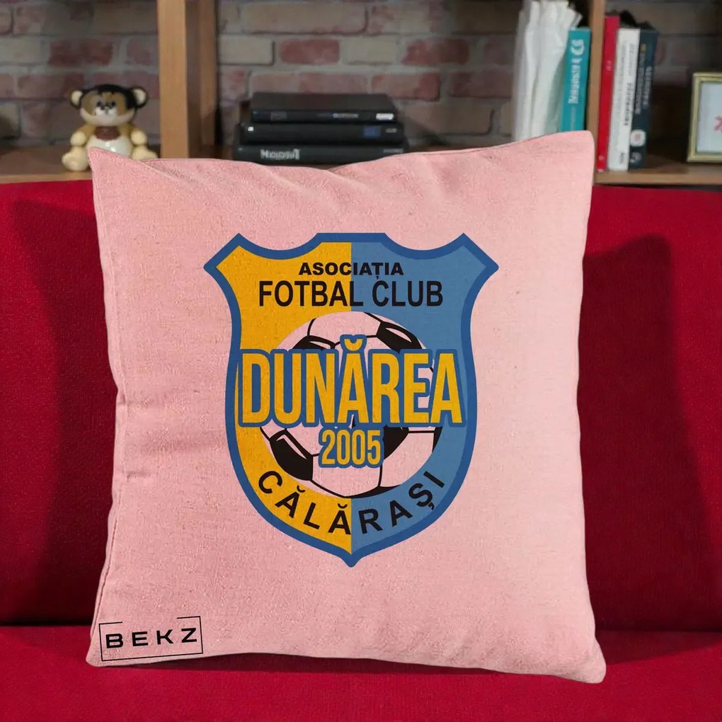 Perna Personalizata AFC Dunarea Calarasi 2005 Fotbal, 40x40 cm, Roz, Husa Detasabila, Perna Inclusa, BEKZ®