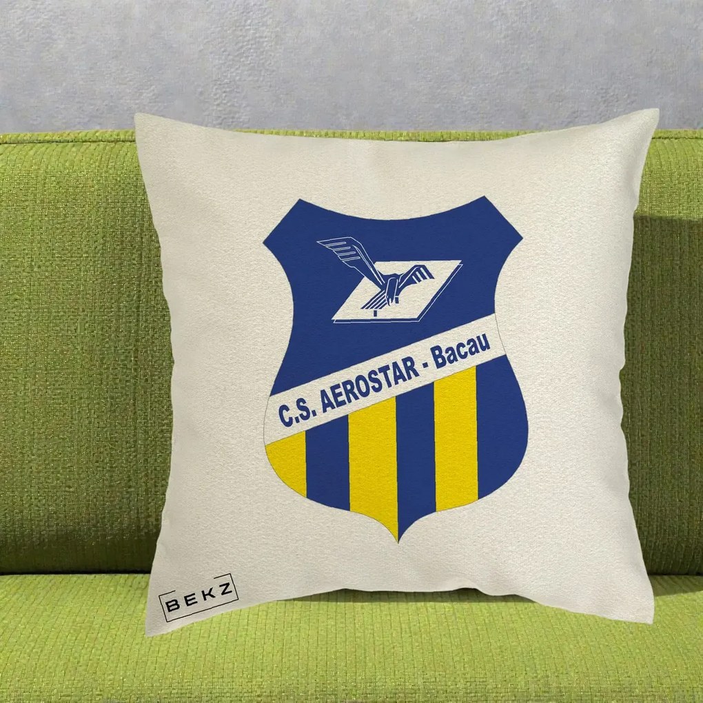 Perna Personalizata CS Aerostar Bacau Fotbal, 40x40 cm, Ecru, Husa Detasabila, Perna Inclusa, BEKZ®