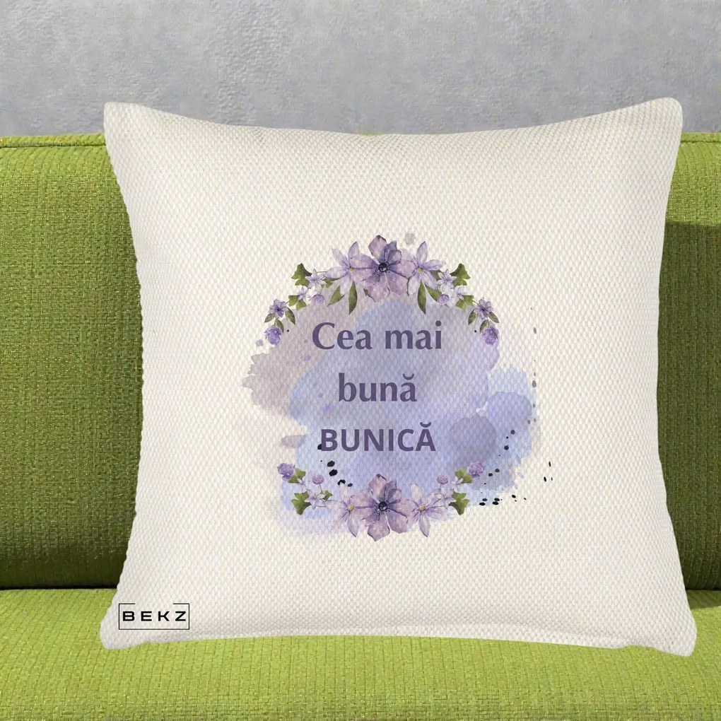 Cadou pentru Bunica - Perna Personalizata Cea Mai Buna Bunica Flori Mov Acuarela Negru, 40x40 cm, Crem Reliefat, Husa Detasabila, Perna Inclusa, BEKZ®