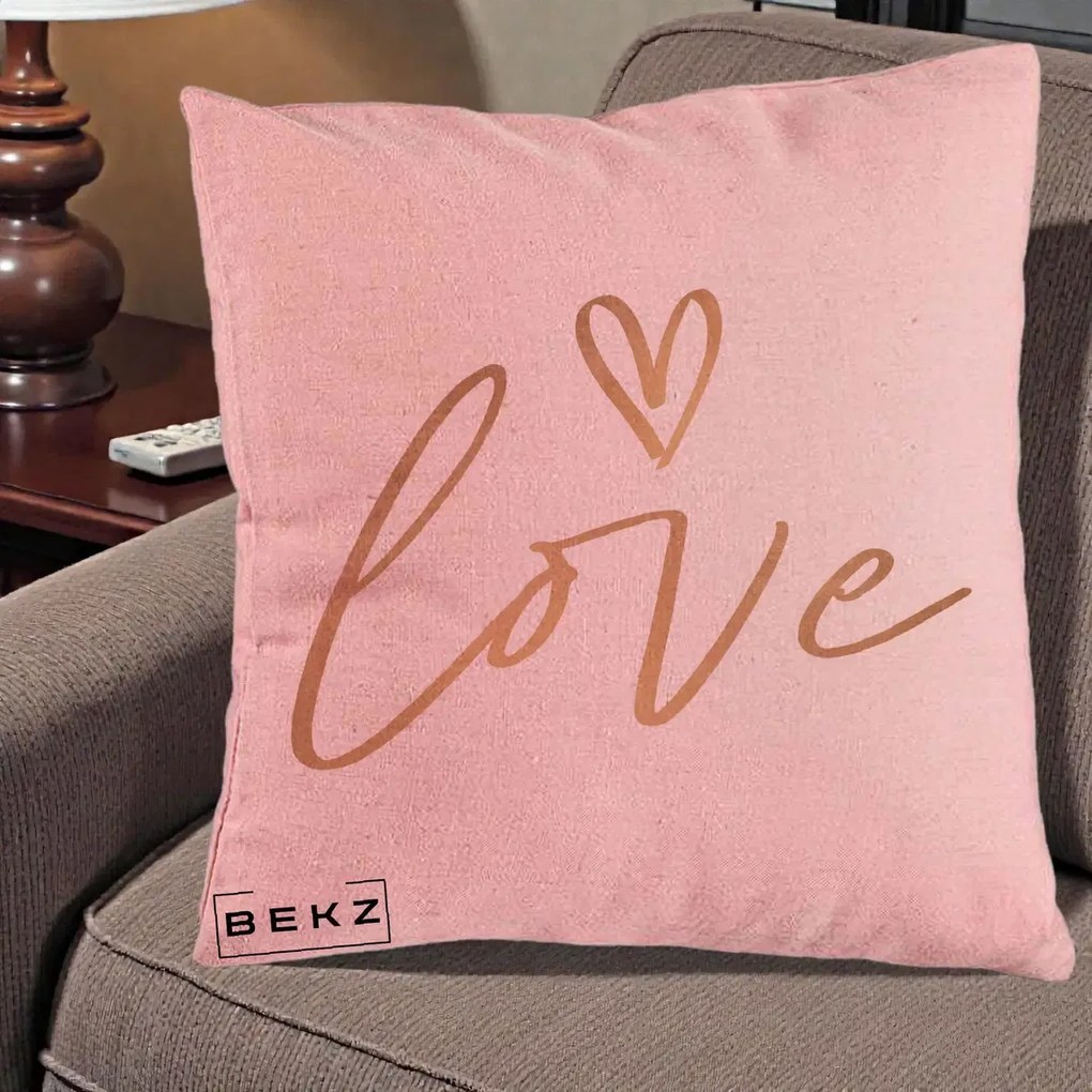 Perna Decorativa Love Caligrafie Aurie, 40x40 cm, Roz, Husa Detasabila, Perna Inclusa, BEKZ®