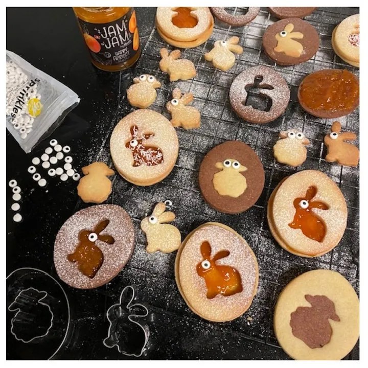 Set 3 modelatoare biscuiti Dr.Oetker 1878, Ou, Iepuras, Miel, Otel inoxidabil, Argintiu