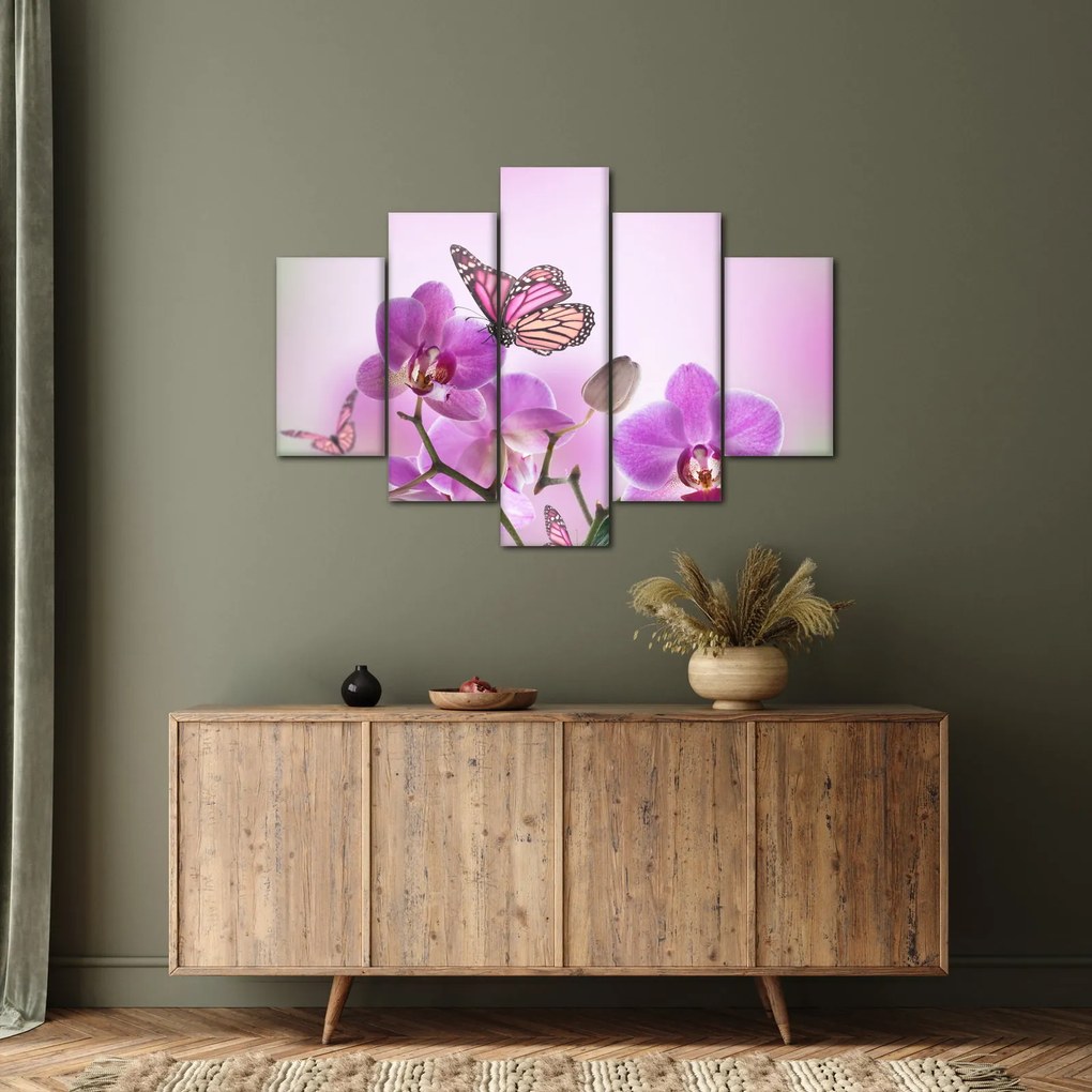 Tablou - Fluture pe flori de orhidee, liliac (150x105 cm)