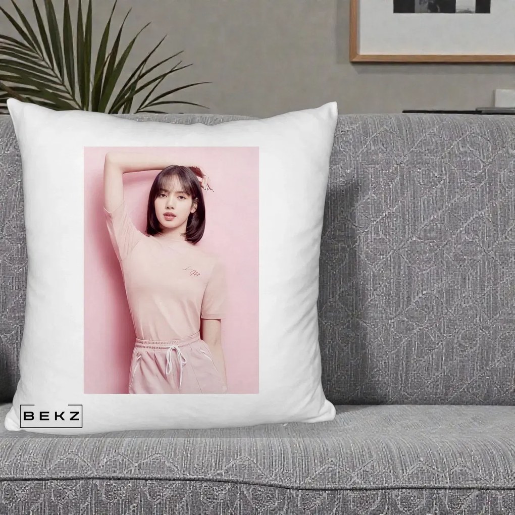 Perna Personalizata K-pop BLACKPINK Lisa Roz, 40x40 cm, Alb Pufos, Husa Detasabila, Perna Inclusa, BEKZ®